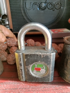 000人付款淘宝七样物品,120包邮,老铁牛锁头,一对铜合业,一个虎头玲