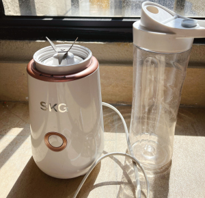 000人付款淘宝skg 迷你榨汁机(迷你果蔬机) 2098smichealtwisse50.