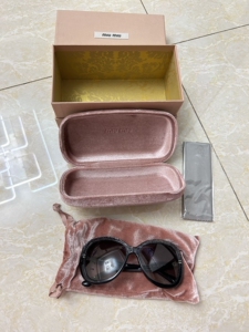 miumiu 缪缪正品眼镜 框架带闪闪很漂亮 显脸小 没带几