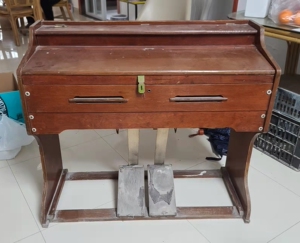 上海钢琴公司双凤牌852a型脚踏风琴一台,原某小学所有,怀旧