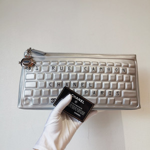Chanel键盘机器人手包，立体键盘⌨️玩味儿很浓，后有手抓