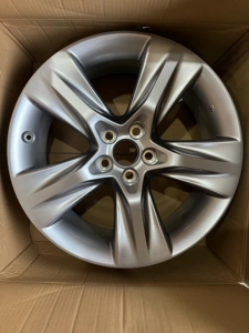 丰田汉兰达原厂全新19寸轮毂