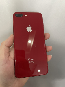 苹果8p港行256g红色,全网通跟国行一样,一切功能正常,原