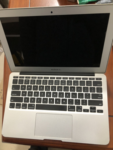 苹果a1465笔记本电脑,坏了,摔了一下开不了机(见图片2)