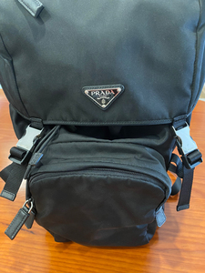 prada男士双肩背包,降落伞材质经典款型,19年年底新加坡