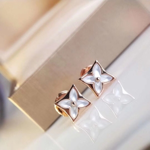 前男友送的lv白贝母耳钉,带了一次现在跟分手了,低价出售13