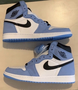 aj1大学蓝2021款,非北卡蓝传奇蓝,默认全新,购于私人鞋