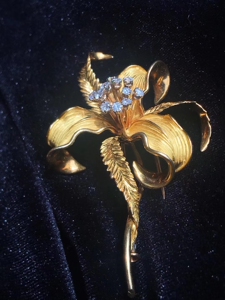 1960年代的金百合7815/金色鸢尾花(法国皇室标志)胸针.