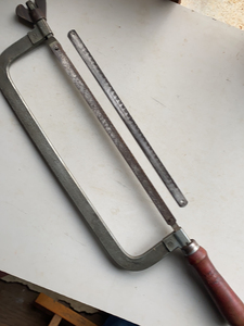 日本二手钢锯,铁锯,一个锯弓配三个锯条,很好用,很厚实