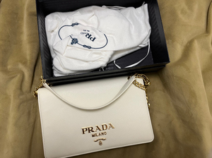 普拉达包包包装