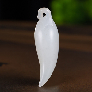 省级玉雕大师乔鑫作品新疆和田玉立体圆雕辣椒一代天骄吊坠女6克