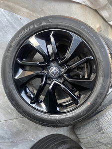 十代雅阁17寸原装轮毂,轮毂烤漆亮黑,带4个米其林py3轮胎
