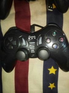 赛钛客游戏手柄,有线,线长1.8米,usb接口,几乎全新,以