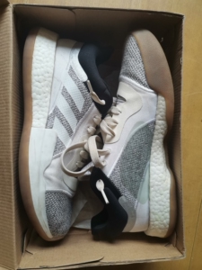 阿迪达斯 马奎boost 低帮 白黑 44.5码 us10.