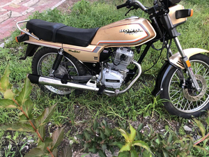 本田gl145摩托车