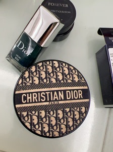 正品彩妆Dior气垫，迪奥指甲油，买送不同品牌化妆包。