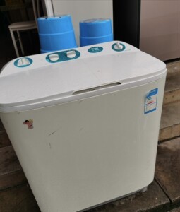 二手海尔半自动洗衣机,轻微磨擦,动力十足,用了一年不到,26