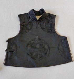 团花图一字领小孩坎肩马甲,品如图请看清再拍售出