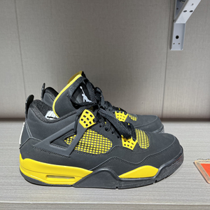 aj4雷神42原盒 内侧轻微爆漆 穿一次 2499 顺丰到付