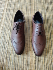 42码飞驼休闲皮鞋二手男鞋 鞋子正品 无开胶   无破损