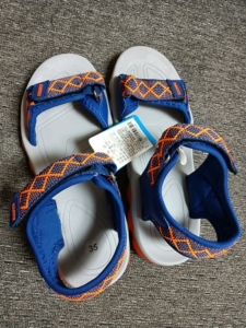 全新卡丁品牌男童夏季凉鞋,剩余32码内长21,一双.