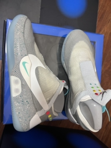 nike回到未来自动系鞋带