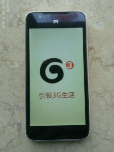 中兴移动3g老人,学生手机,可以使用移动2g,3g大卡.