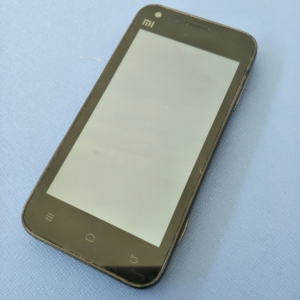 小米1s第一代智能手机,4寸屏幕,运行1g,4g存储,配置很