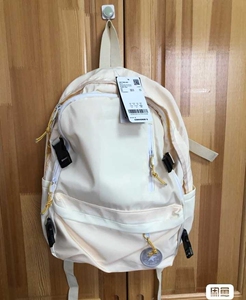 匡威米白色男女学生经典款书包双肩包,闲置不用,低价卖了!