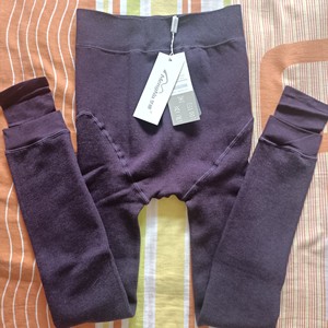 【全新】梦娜白竹炭保暖一体裤，包脚跟踩脚款，300g很正的紫