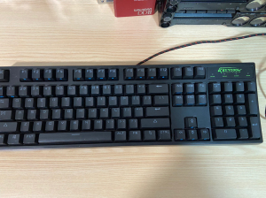 凯酷机械键盘带线全触发104键有背光可diy键盘很新净,全触