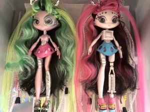 诺维星娃娃两只机械 novi stars doll