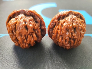 张品增一代四座楼核桃,边约:40.5/40.0,肚约:41.