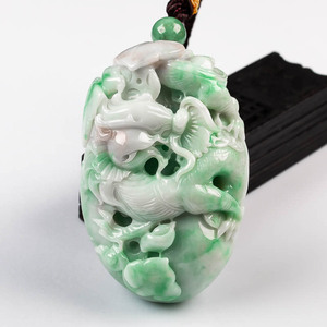天然缅甸翡翠a货玉佩水润飘绿精雕麒麟手把件 0.36kg