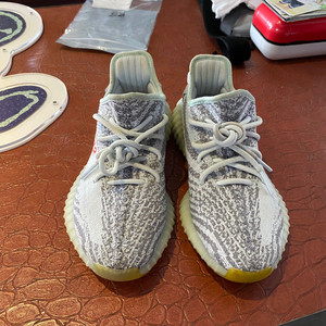 yezzy椰子350冰蓝38.5 成色如图 带盒