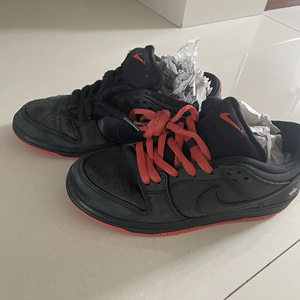 nike dunk黑鸽子37.5码 瑕疵如图