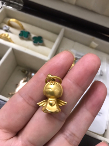 周大福小天使吊坠