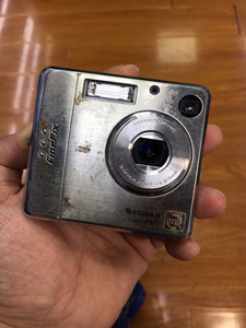 富士f420数码相机 富士f420卡片机   如图 单位翻出