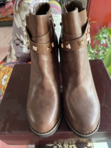 【全新】玉蝶谷 时尚粗跟薄绒女士铆钉高跟鞋 拿破仑棕