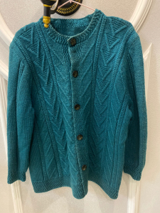 手打毛衣纯手工编织孔雀蓝复古麻花辫对襟毛衣女 我妈妈以前织的