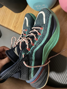 安踏天体ufo二代篮球鞋45码,穿过几次实战,买新的了,想出