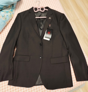 香港大红鹰西服外套,全新吊牌未拆