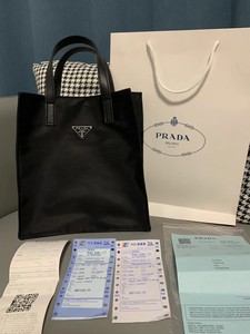 普拉达Prada全新手提包手提袋黑色手拎小包，高级尼龙面料，