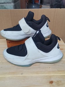 43码 李宁 韦德之道系列篮球鞋 abcp023 黑白