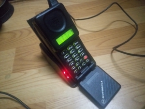 摩托罗拉二哥大9800改装,抽拉天线,待机闪灯,翻盖接听,侧