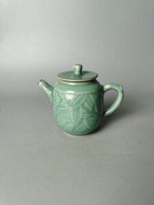 粉丝福利# 龙泉青瓷丽水市高级工艺美术师黄汉弟产品(竹叶壶