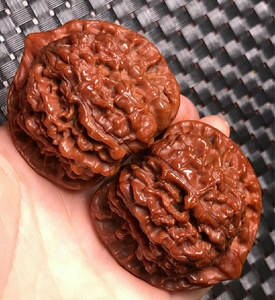 核桃文玩麒麟纹一对