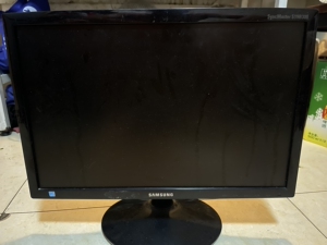 samsung三星显示器 型号model :s19b300n