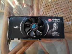 蓝宝石hd4890 toxic毒药显卡传奇3