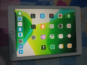 出售闲置苹果ipad5 2017款,128g内存的,不是扩容
